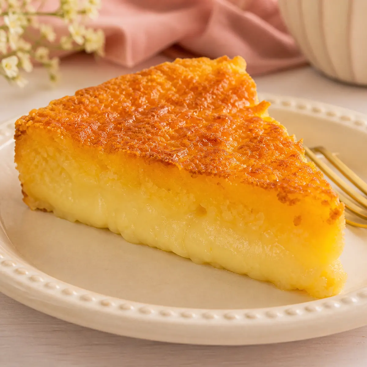 Bolo de Fubá Cremoso que já sai recheado do Forno